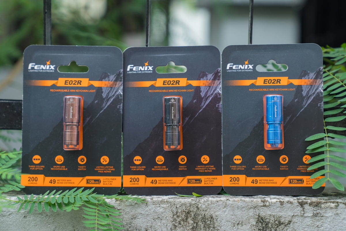 Đèn pin móc khoá Fenix E02R có 3 phiên bản màu sắc trẻ trung để lựa chọn.