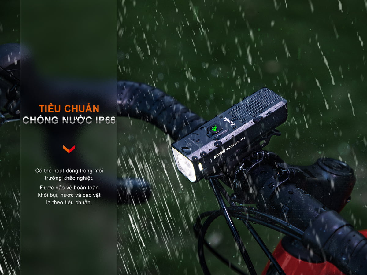 Đèn Pin Xe Đạp Fenix BC15R đạt tiêu chuẩn IP66 an toàn sử dụng trong mưa.