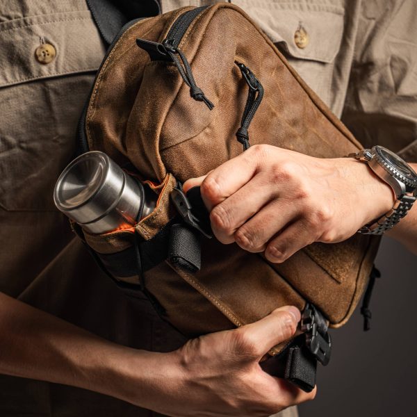 Từ Halley Stevensons đến Chuyentactical – Chất liệu 160 năm tuổi Waxed Canvas và chiếc túi đeo EDC thời thượng CT5 Neo Sling Bag