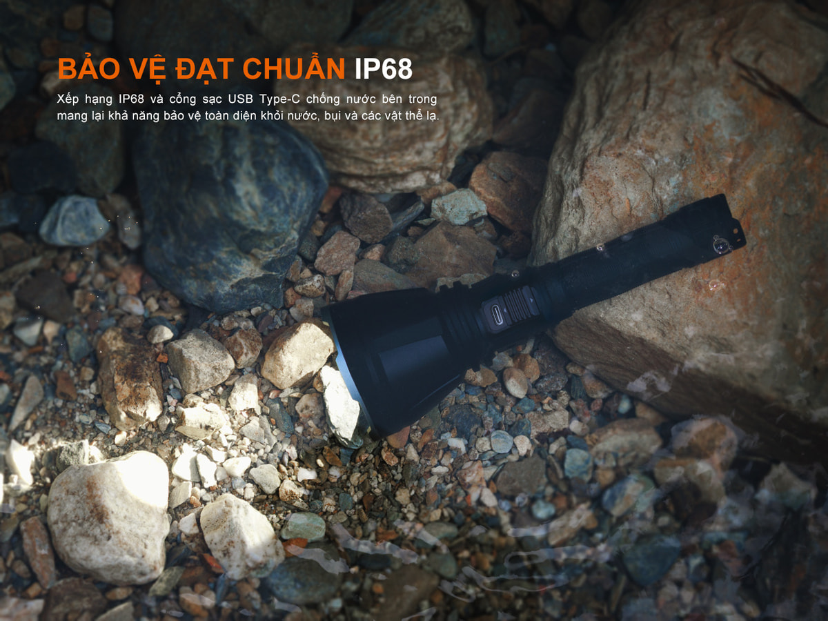 Den pin chieu xa Fenix HT18R V2.0