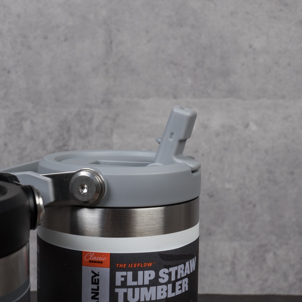 So sánh các mẫu bình giữ nhiệt STANLEY IceFlow Flip Straw 9 Bật nắp, uống và khóa lại chỉ bằng một ngón tay
