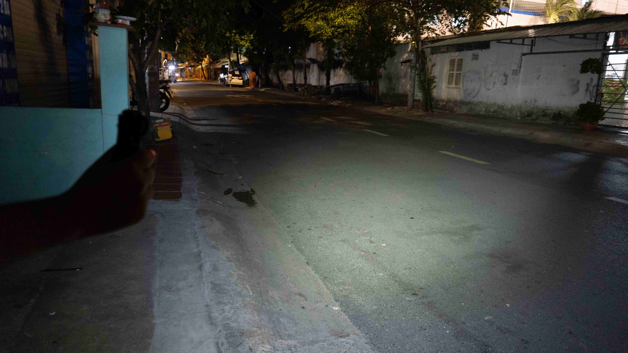 Review Đèn Pin EDC OLIGHT Perun 2: 2500 Lumens. Cảm biến vật thể xa gần 29 Độ sáng 500 lumens ngoài trời