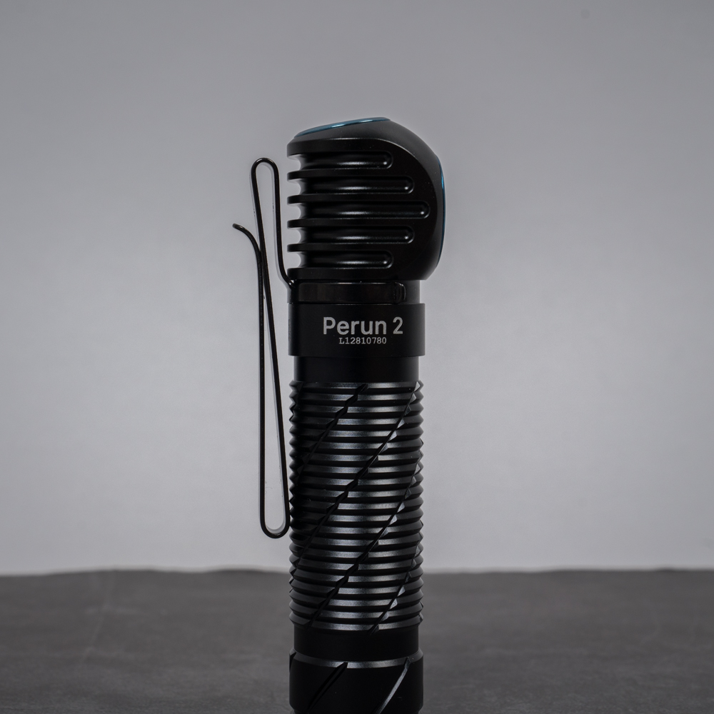 Review Đèn Pin EDC OLIGHT Perun 2: 2500 Lumens. Cảm biến vật thể xa gần 15 Clip cài 2 hướng gắn trên thân đèn có thể tháo ra
