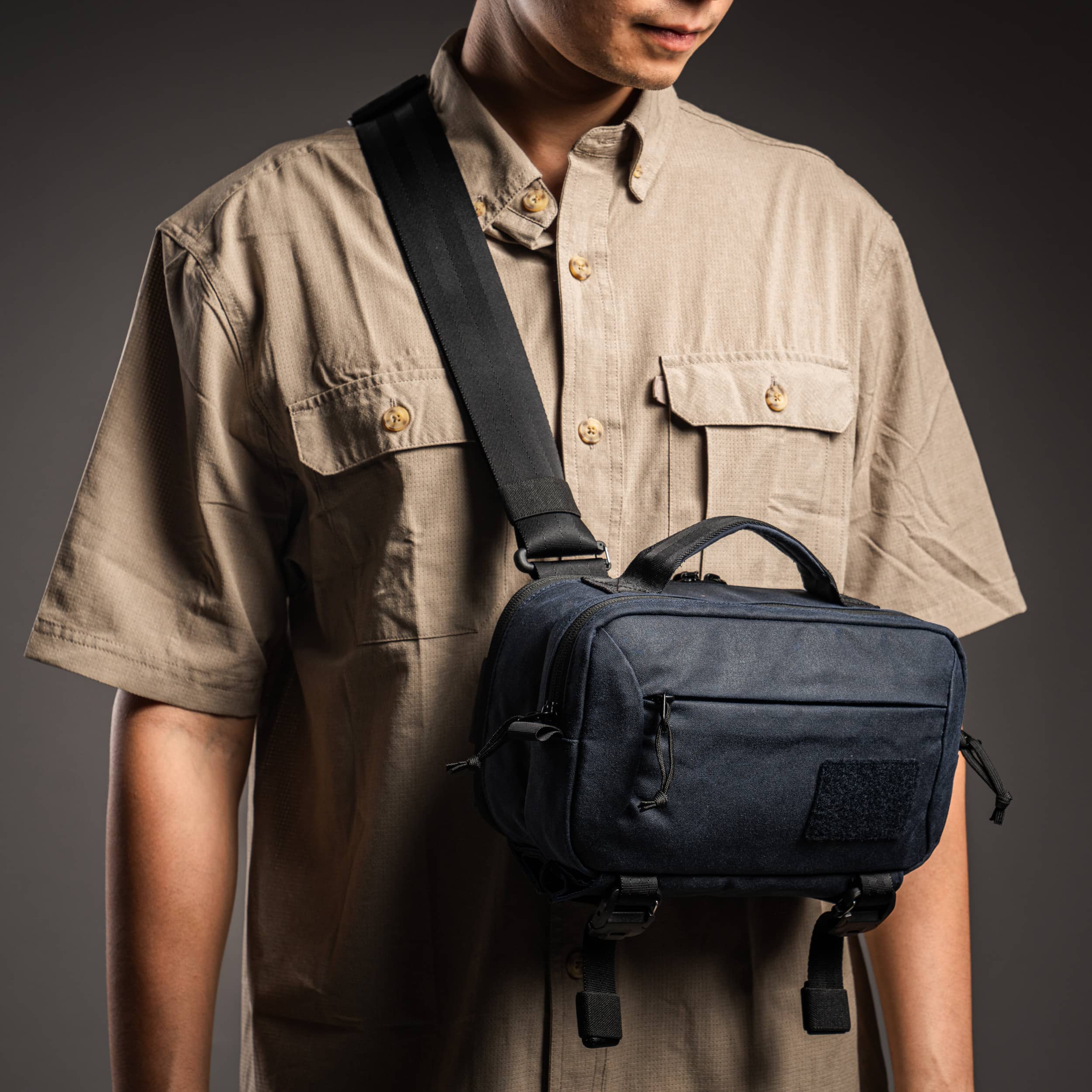 Chất liệu 160 năm tuổi Waxed Canvas từ Halley Stevensons 15 DSC09535