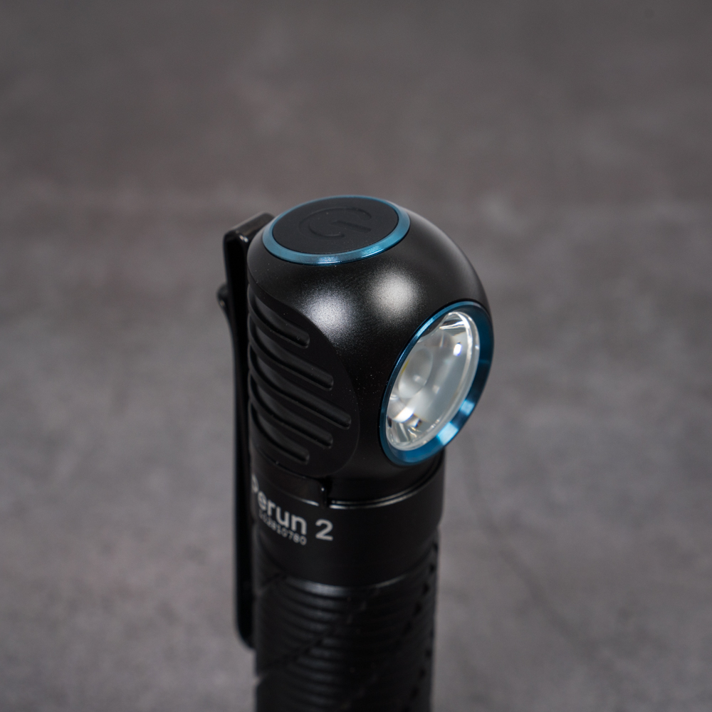 Review Đèn Pin EDC OLIGHT Perun 2: 2500 Lumens. Cảm biến vật thể xa gần 19 Nút bấm điều khiển bẳng cao su duy nhất, dễ thao tác bằng một ngón tay
