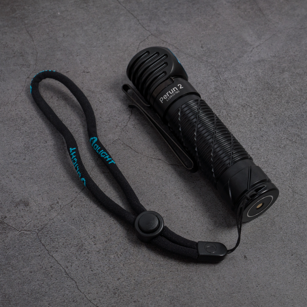 Review Đèn Pin EDC OLIGHT Perun 2: 2500 Lumens. Cảm biến vật thể xa gần 30 Thân đèn được phay vân nổi chính xác, tinh tế