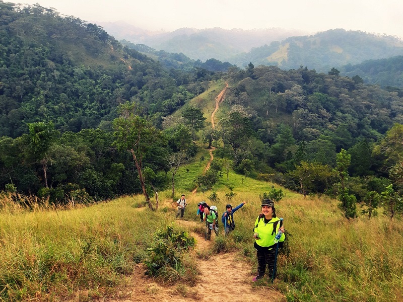 Camping là gì? Trào lưu nổi bật của giới trẻ thời điểm hiện tại 6 Trekking là một loại hình camping