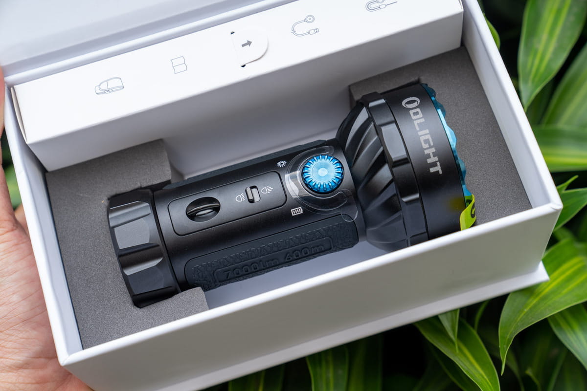 Đèn pin cao cấp được thiết kế giao diện sử dụng và tích hợp các chế độ sáng đa dạng Đèn pin cao cấp được thiết kế giao diện sử dụng và tích hợp các chế độ sáng đa dạng