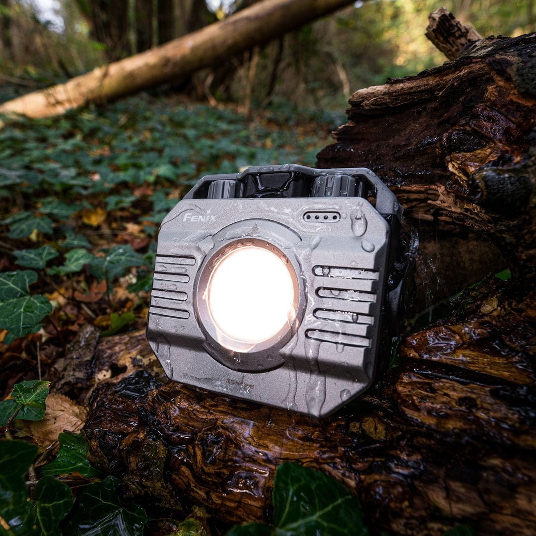 Đèn pin chống nước thường được làm từ vật liệu chịu được môi trường nước, có khả năng chống lại va đập, bụi bẩn và môi trường khắc nghiệt hơn Đèn pin chống nước thường được làm từ vật liệu chịu được môi trường nước, có khả năng chống lại va đập, bụi bẩn và môi trường khắc nghiệt hơn