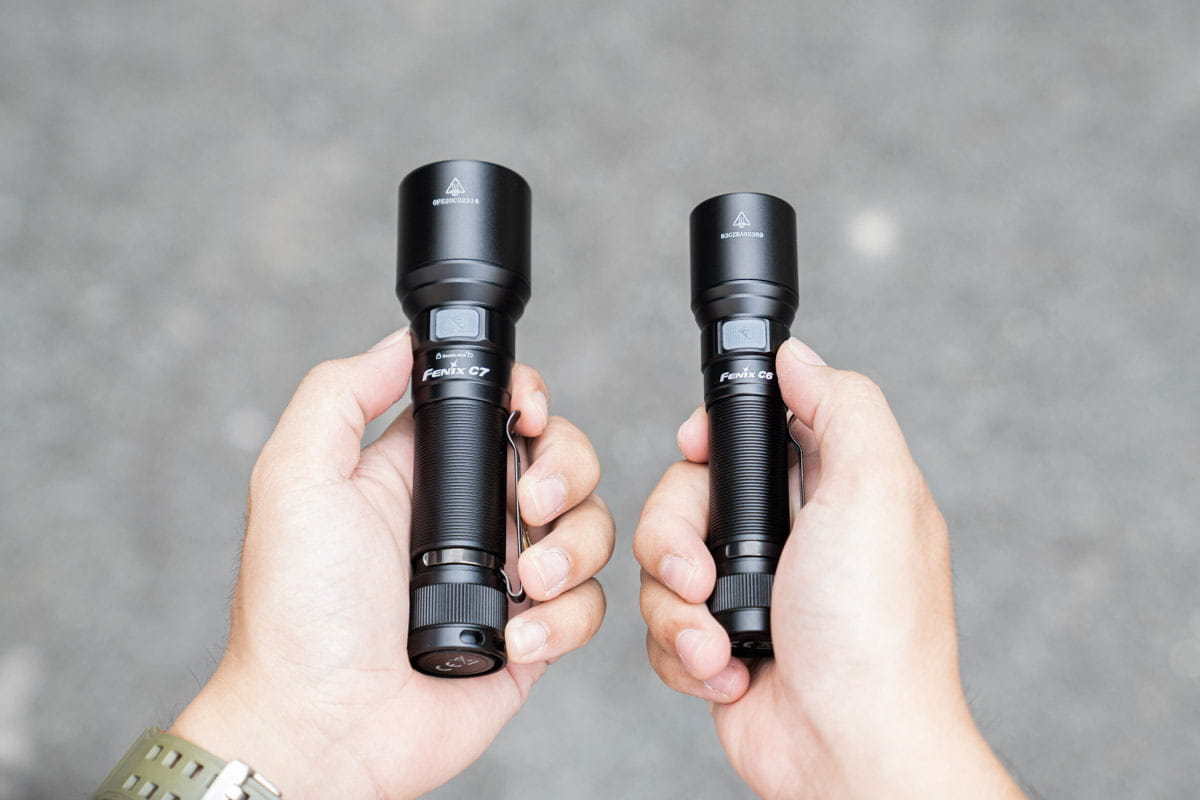 Đèn pin Fenix C6 V3.0 và C7 có thiết kế đơn giản, không cầu kỳ, góc cạnh Đèn pin Fenix C6 V3.0 và C7 có thiết kế đơn giản, không cầu kỳ, góc cạnh
