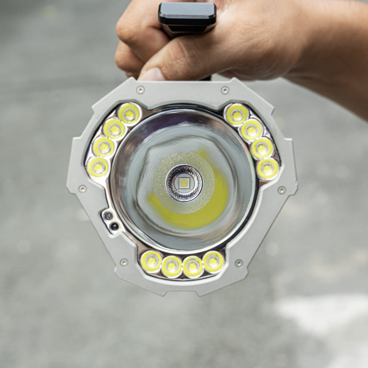 Cụm đèn cao cấp Fenix LR60R Cụm đèn cao cấp Fenix LR60R