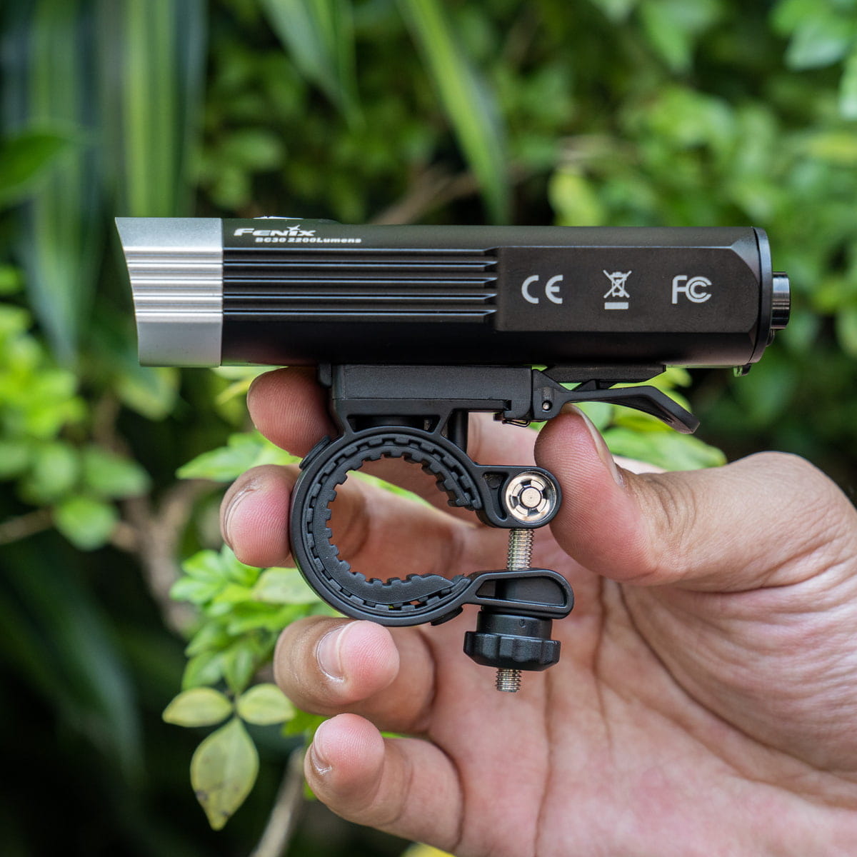 Đèn pin xe đạp siêu sáng Fenix BC30 V2.0 Đèn pin xe đạp siêu sáng Fenix BC30 V2.0