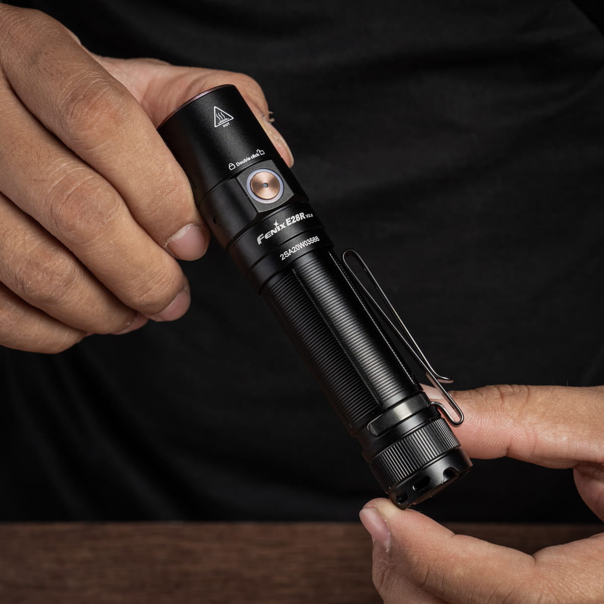 Đèn pin Fenix E28R V2.0 - Độ sáng tối đa 1700 lumens den pin fenix e28r