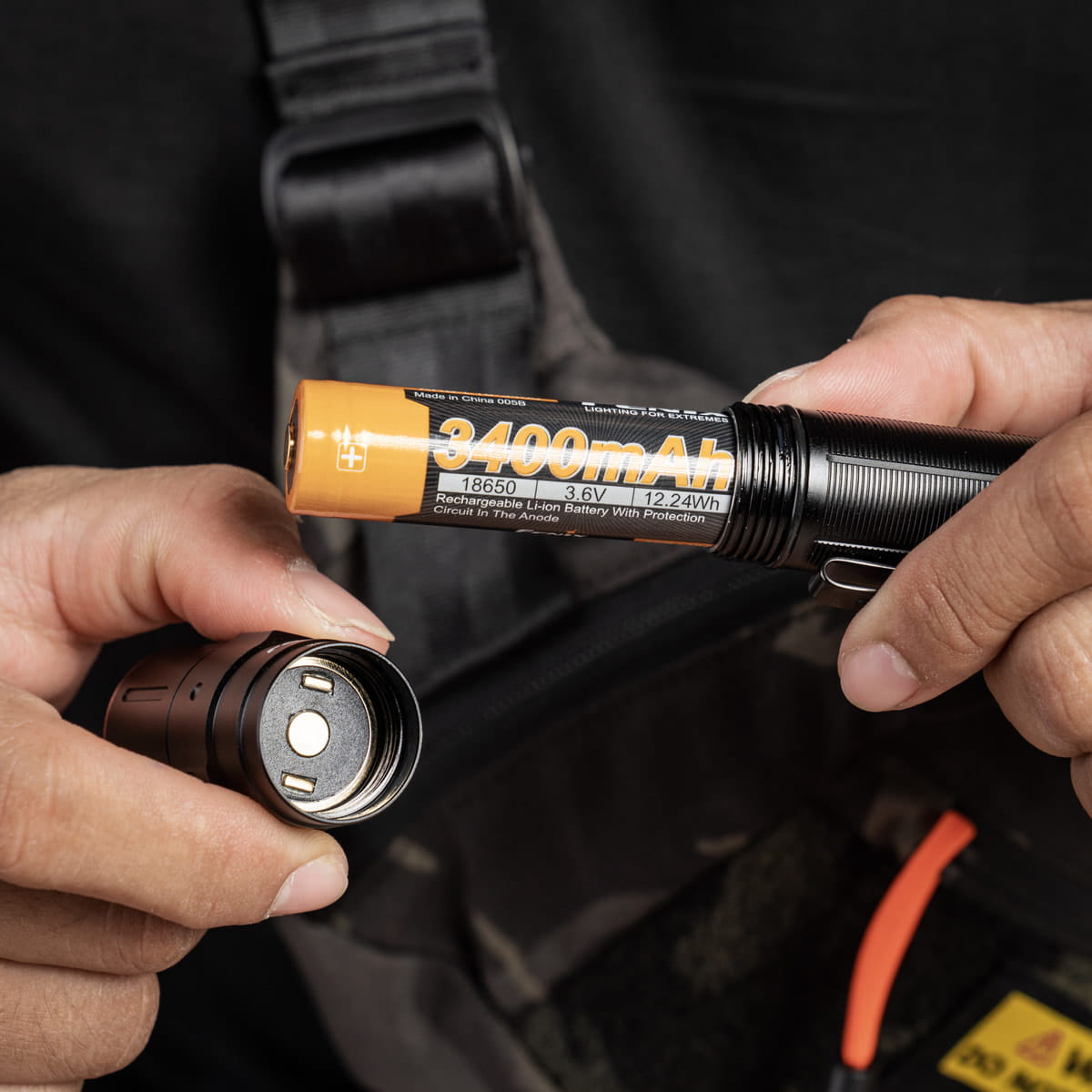 Đèn pin Fenix E28R V2.0 và E35R sử dụng chất liệu hợp kim nhôm hàng không A-6061-T6 den pin E28R và E35R