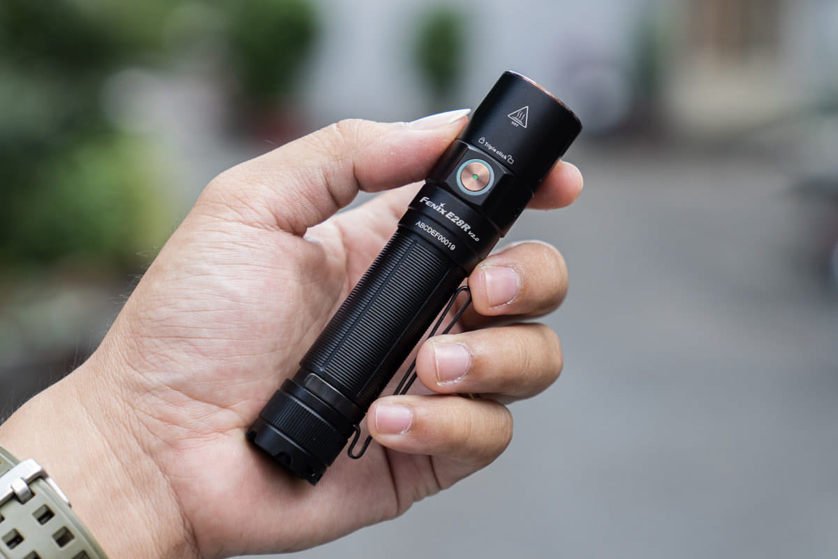 Đèn xung Fenix E28R V2.0 Đèn xung Fenix E28R V2.0