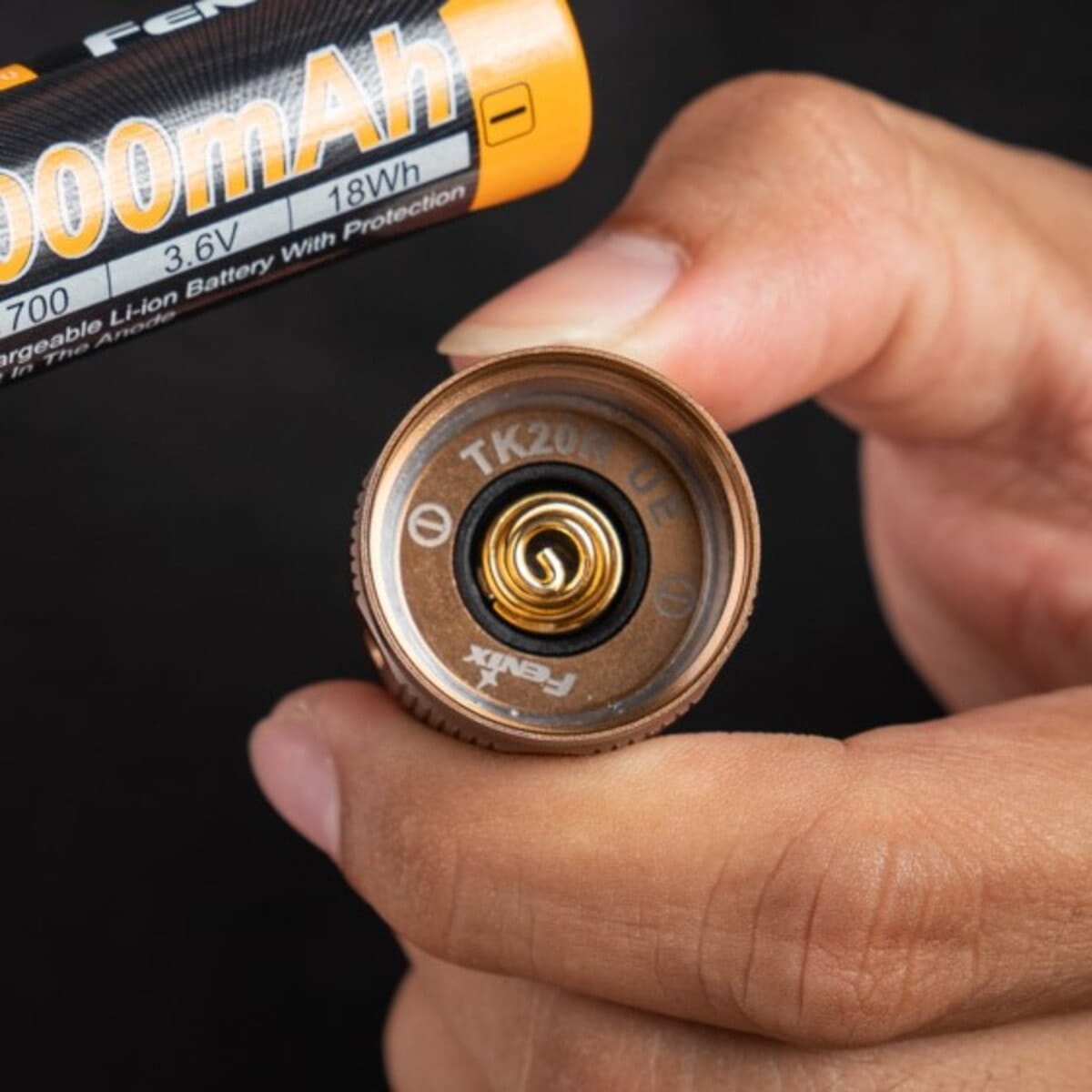 Đèn pin cao cấp có phần lò xo mạ vàng Đèn pin cao cấp có phần lò xo mạ vàng