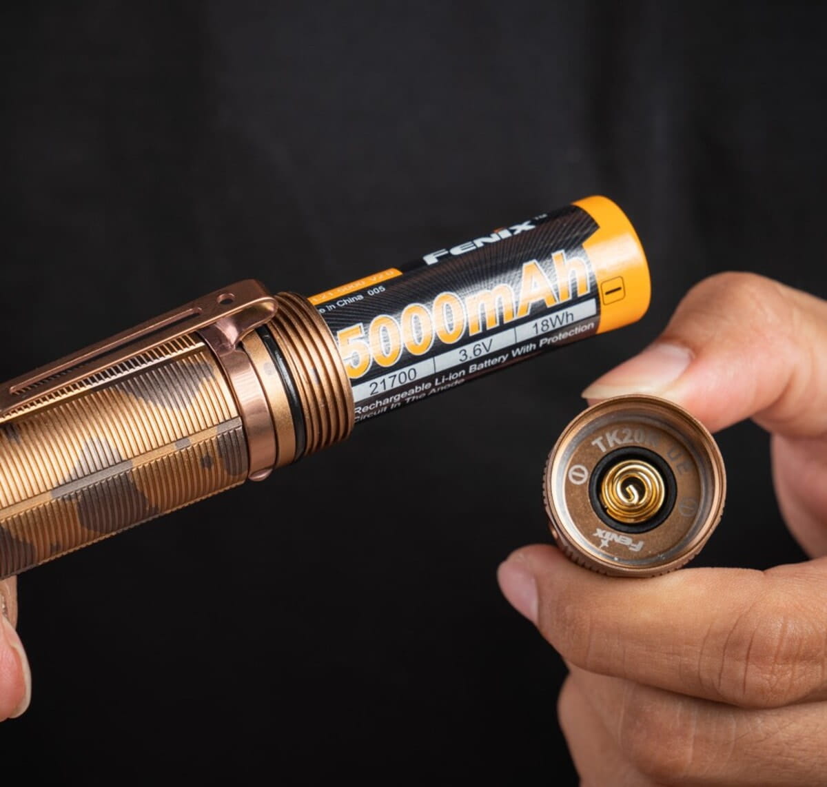 Hình ảnh ren vặn của Fenix có vòng cao su chống nước Hình ảnh ren vặn của Fenix có vòng cao su chống nước