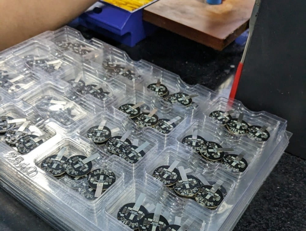 Đèn pin cao cấp sử dụng mạch điện tử chất lượng cao, được thiết kế và lập trình bởi các chuyên gia Đèn pin cao cấp sử dụng mạch điện tử chất lượng cao, được thiết kế và lập trình bởi các chuyên gia