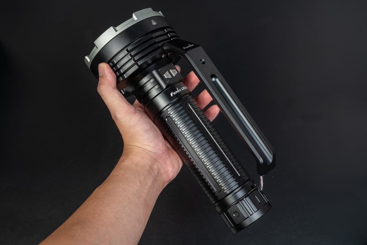 Đèn pin siêu sáng Fenix LR80R Den pin sieu sang Fenix LR80R