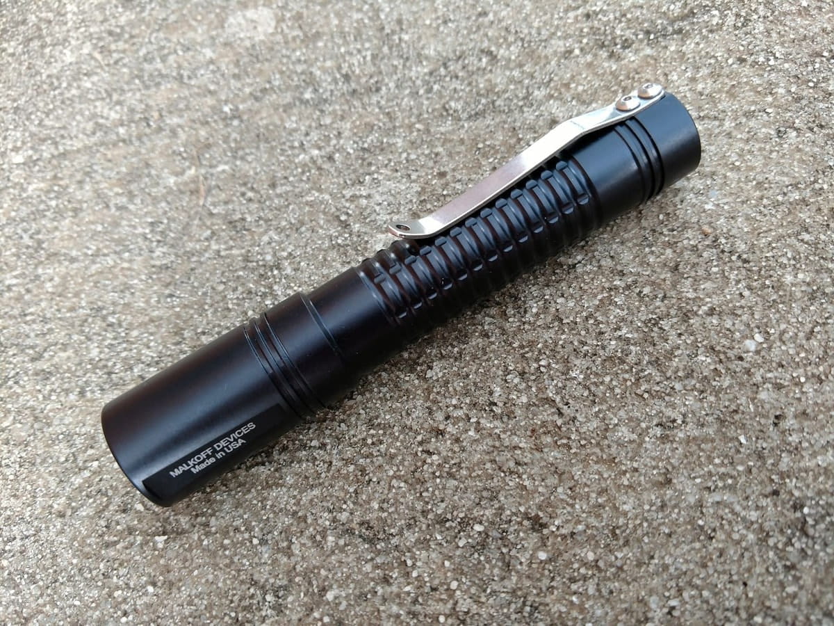 Đèn pin của Malkoff có thiết kế và giao diện sử dụng đơn giản, nhưng vẫn đảm bảo các tính năng cần thiết. Đèn pin của Malkoff có thiết kế và giao diện sử dụng đơn giản, nhưng vẫn đảm bảo các tính năng cần thiết.