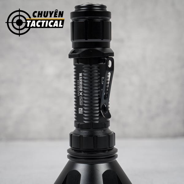 Đèn Pin Fenix - PD32R 6 den pin tu ve police với kiểu dáng cứng cáp