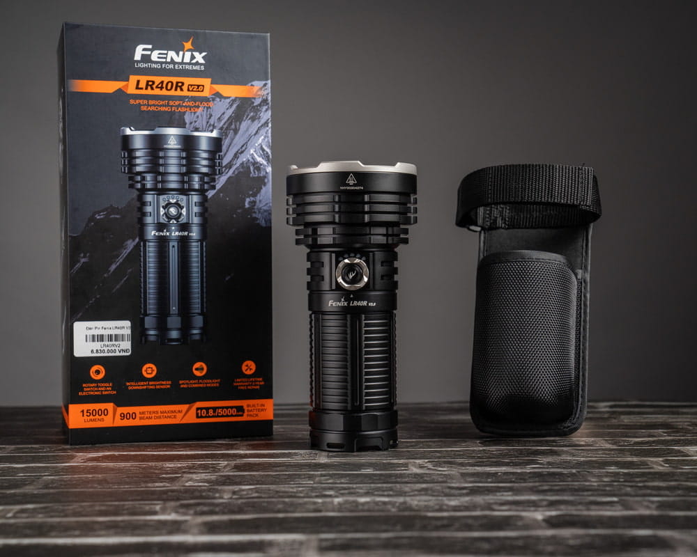 Đèn Pin siêu sáng chiếu xa Fenix LR40R V2.0 - 900 mét Đèn Pin siêu sáng chiếu xa Fenix LR40R V2.0 - 900 mét