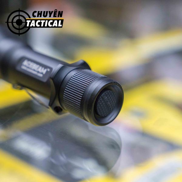 Đèn Pin cầm tay Fenix E35R 1 den pin phuot