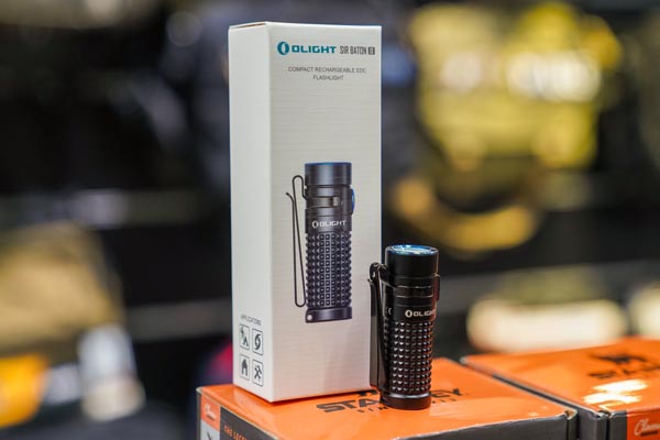 Đèn Pin Fenix LR35R 4 den pin sieu sang chinh hang cuc sang