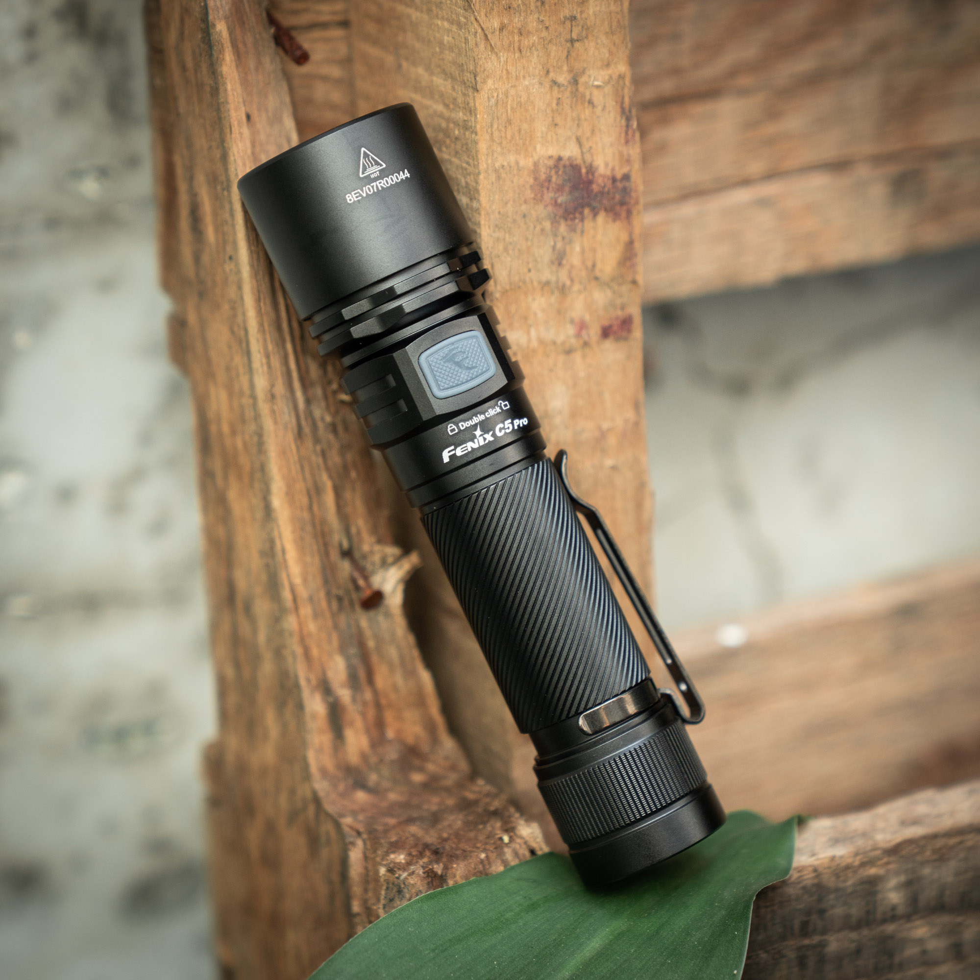 Fenix C5 V2.0 & C5 Pro: Bộ đôi đèn pin “Quốc dân” mới của năm 2026 6 Den Pin Fenix C5 Pro 2