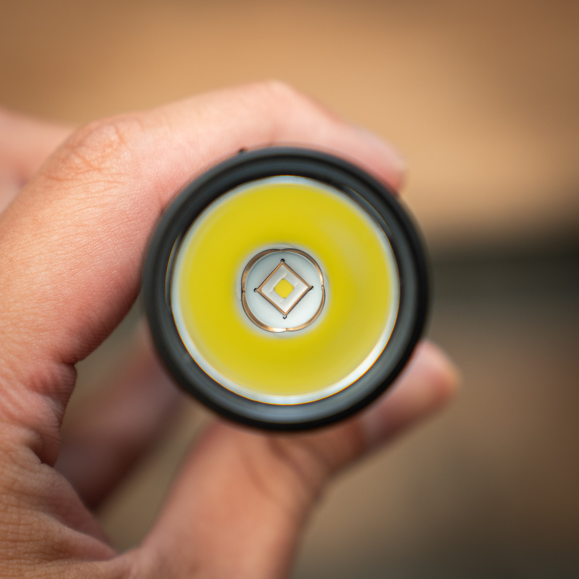 Fenix C5 V2.0 & C5 Pro: Bộ đôi đèn pin “Quốc dân” mới của năm 2026 14 Den Pin Fenix C5 Pro 5