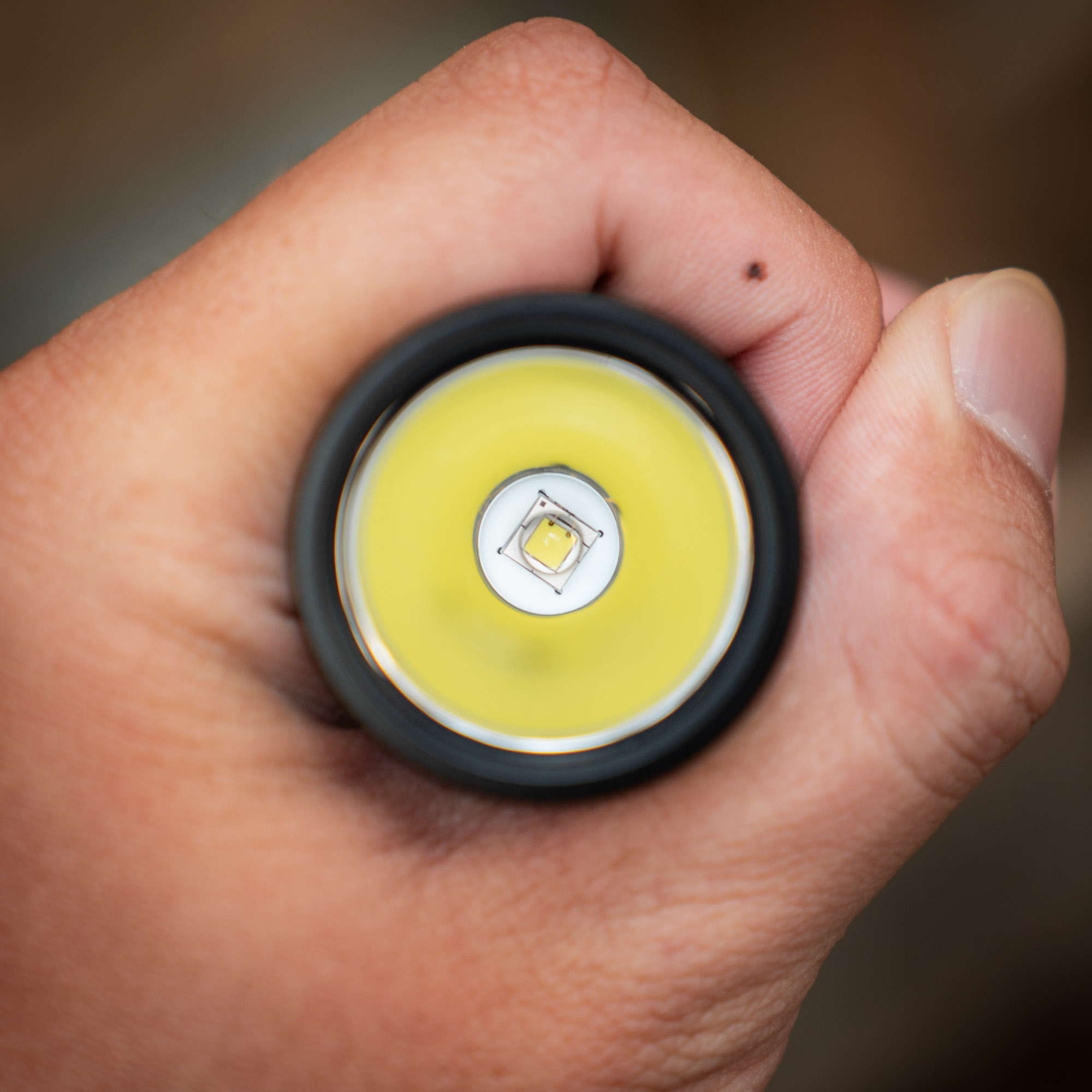 Fenix C5 V2.0 & C5 Pro: Bộ đôi đèn pin “Quốc dân” mới của năm 2026 8 Den Pin Fenix C5 V2 4