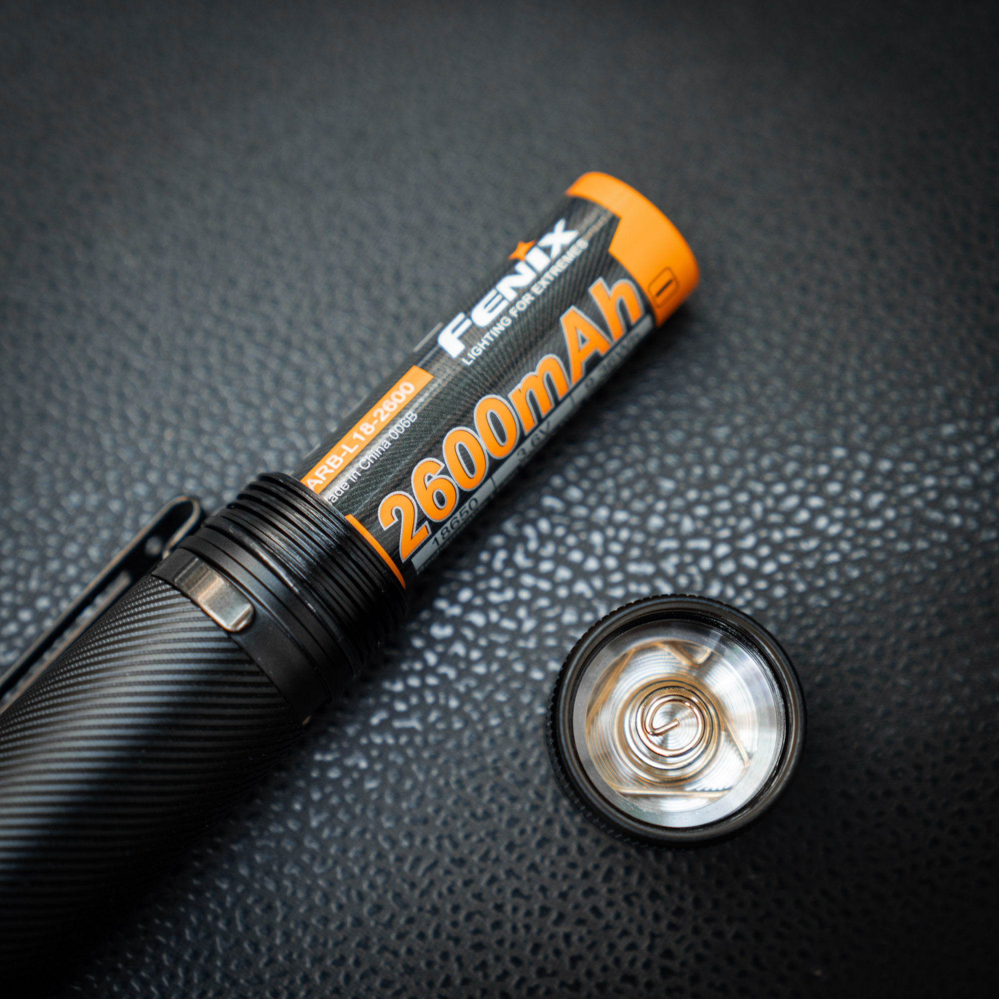 Fenix C5 V2.0 & C5 Pro: Bộ đôi đèn pin “Quốc dân” mới của năm 2026 9 Den Pin Fenix C5 V2 6